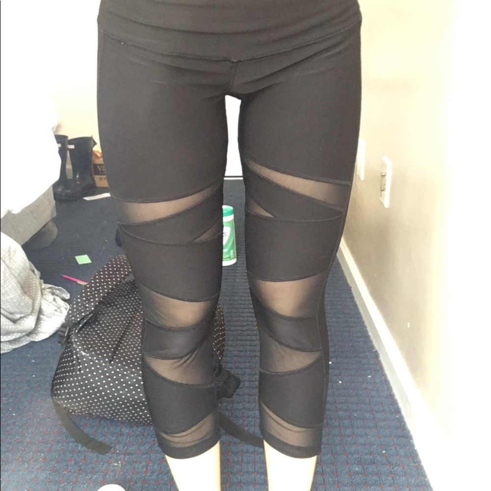 black mesh paneled workout athletic yoga leggings